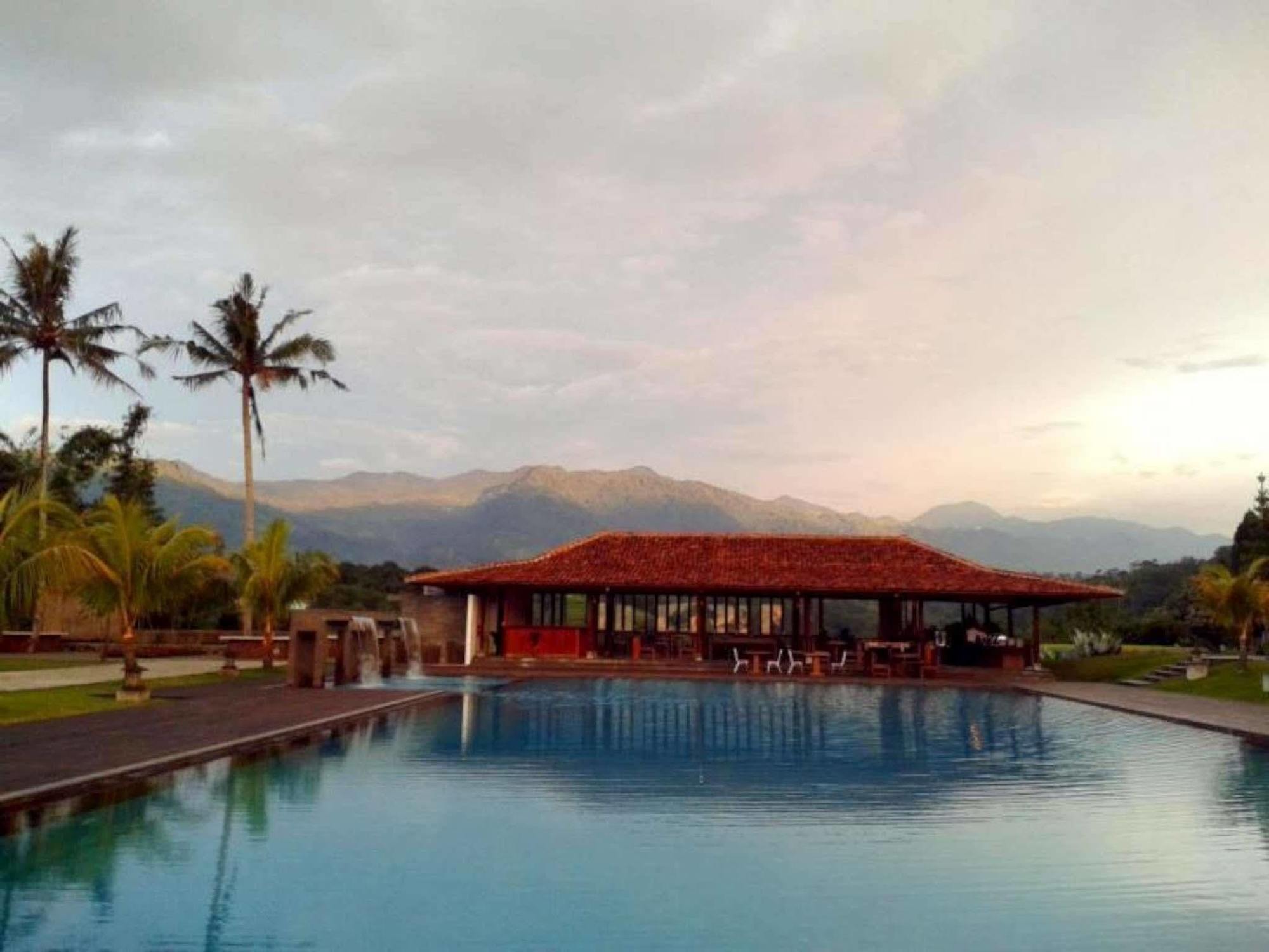Jimmers Mountain Resort Puncak Exterior foto